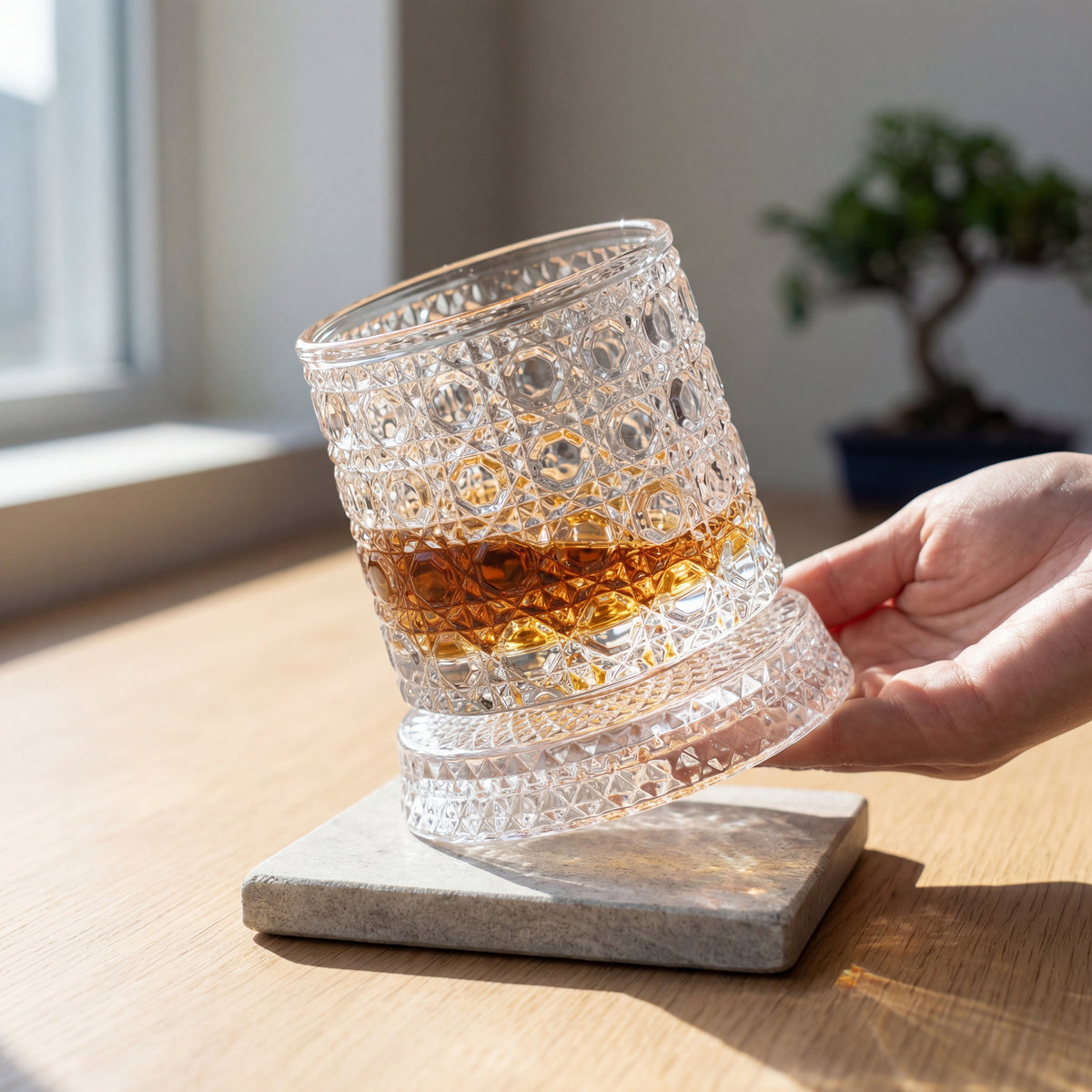 Mizuro Kaze spinning whiskey glass with diamond-cut exterior pattern
